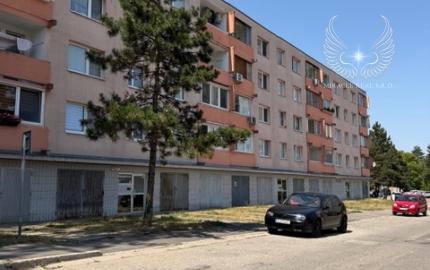 PRIPRAVUJEME NA PREDAJ! 4i byt vo vyhľadávanej lokalite v Dúbravke