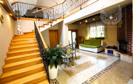 TOP!!! KRÁSNY RODINNÝ DOM S BAZÉNOM A ZÁHRADOU KÚSOK OD ŠALE