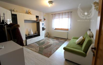 TOP!!! KRÁSNY RODINNÝ DOM S BAZÉNOM A ZÁHRADOU KÚSOK OD ŠALE