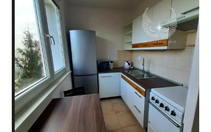 NOVOZREKONŠTRUOVANÝ 2I BYT S NEPRIECHODNÝMI IZBAMI NA KPT. RAŠU