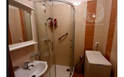 NOVOZREKONŠTRUOVANÝ 2I BYT S NEPRIECHODNÝMI IZBAMI NA KPT. RAŠU