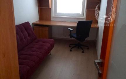 TOP!!! PRIESTRANNÝ 4I BYT S LOGGIOU NA DLHÝCH DIELOCH