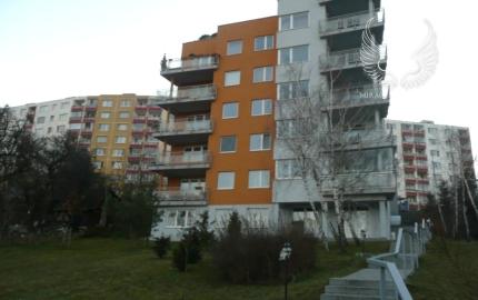 TOP!!! VEĽKÝ, NEZARIADENÝ 3I BYT S LOGGIOU V KARLOVEJ VSI