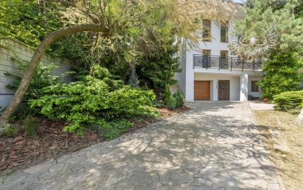 NOVINKA!!! NÁDHERNÝ 3PODLAŽNÝ ROD. DOM SO ZÁHRADOU POD LESOM