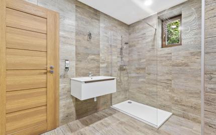 VÝNIMOČNÝ 3PODLAŽNÝ ROD. DOM SO ZÁHRADOU POD LESOM