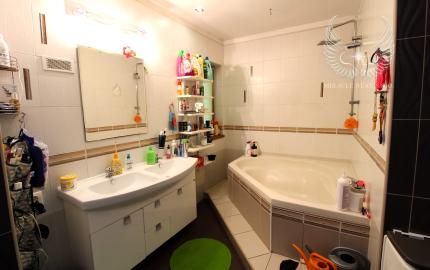 RODINNÝ DOM S BAZÉNOM A ZÁHRADOU KÚSOK OD ŠALE