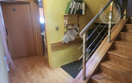 ATYPICKÝ PRIESTRANNÝ 4-IZBOVÝ MEZONET V DÚBRAVKE