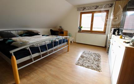 RODINNÝ DOM S BAZÉNOM A ZÁHRADOU KÚSOK OD ŠALE