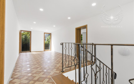 NOVOZREKONŠTRUOVANÝ 3PODLAŽNÝ ROD. DOM SO ZÁHRADOU POD LESOM