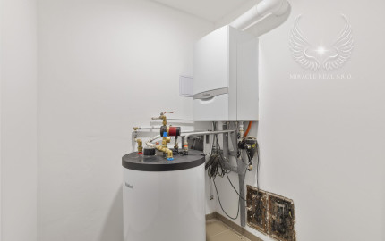 NOVOZREKONŠTRUOVANÝ 3PODLAŽNÝ ROD. DOM SO ZÁHRADOU POD LESOM