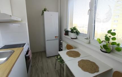 VEĽKÝ, ZREKONŠTRUOVANÝ 1I BYT AJ SO ZARIADENÍM V DÚBRAVKE