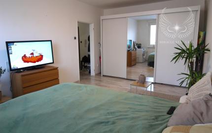 VEĽKÝ, ZREKONŠTRUOVANÝ 1I BYT AJ SO ZARIADENÍM V DÚBRAVKE