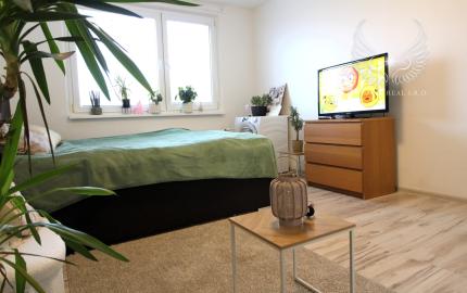 VEĽKÝ, ZREKONŠTRUOVANÝ 1I BYT AJ SO ZARIADENÍM V DÚBRAVKE