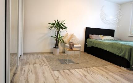 VEĽKÝ, ZREKONŠTRUOVANÝ 1I BYT AJ SO ZARIADENÍM V DÚBRAVKE