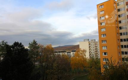 VEĽKÝ, ZREKONŠTRUOVANÝ 1I BYT AJ SO ZARIADENÍM V DÚBRAVKE