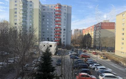 PREDANÉ!!! PREDAJ 2I BYTU VHODNÉHO NA REKONŠTRUKCIU NA Š. KRÁLIKA