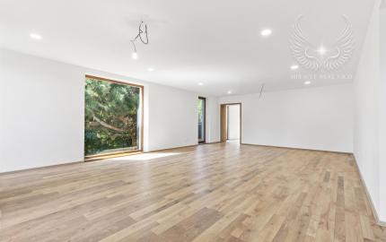 Bývanie pod lesom s nekonečnými možnosťami – Luxusný 7-izbový dom v Karlovej Vsi