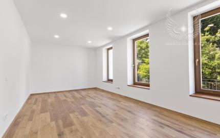 Bývanie pod lesom s nekonečnými možnosťami – Luxusný 7-izbový dom v Karlovej Vsi