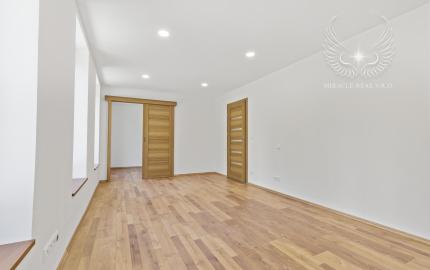 Bývanie pod lesom s nekonečnými možnosťami – Luxusný 7-izbový dom v Karlovej Vsi