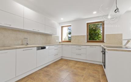 Bývanie pod lesom s nekonečnými možnosťami – Luxusný 7-izbový dom v Karlovej Vsi