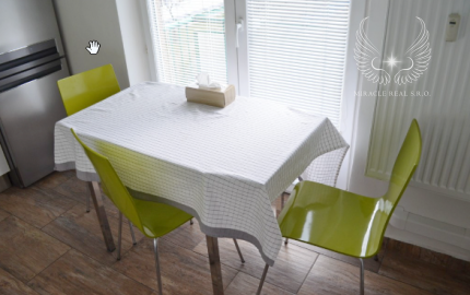 Na prenájom: kompletne zariadený 2-izbový byt s balkónom v Ružinove – Štrkovec, Medzilaborecká ul.