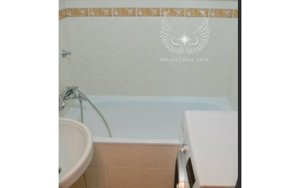 Na prenájom: kompletne zariadený 2-izbový byt s balkónom v Ružinove – Štrkovec, Medzilaborecká ul.