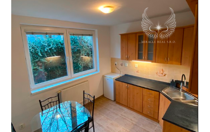 Priestranný 3izbový byt na prenájom s 2mi parkovacími miestami