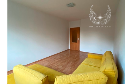 Priestranný 3izbový byt na prenájom s 2mi parkovacími miestami