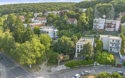 Bývanie pod lesom s nekonečnými možnosťami – Luxusný 7-izbový dom v Karlovej Vsi