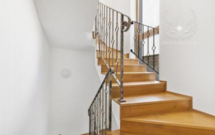 TOP!!! LUXUSNÝ 2GENERAČNÝ ROD. DOM POD LESOM