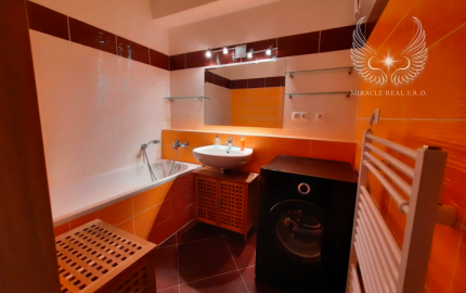 Tichý krásny 1-izbový byt v novostavbe s parkovacím státím na Kadnárovej ulici