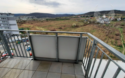 Tichý krásny 1-izbový byt v novostavbe s parkovacím státím na Kadnárovej ulici