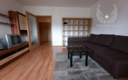 Tichý krásny 1-izbový byt v novostavbe s parkovacím státím na Kadnárovej ulici