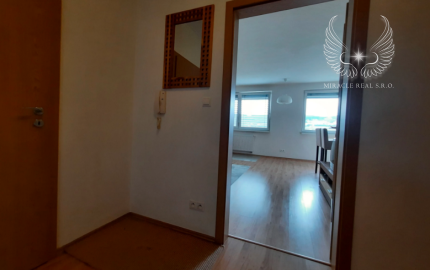 Tichý krásny 1-izbový byt v novostavbe s parkovacím státím na Kadnárovej ulici