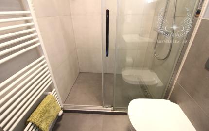 TOP!!! MODERNÝ 2I APARTMÁN S VEĽKÝM BALKÓNOM A PARKOVANÍM V NOVOSTAVBE