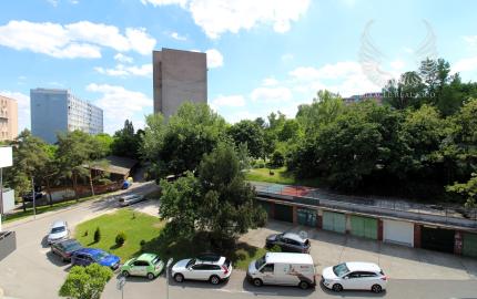 TOP!!! MODERNÝ 2I APARTMÁN S VEĽKÝM BALKÓNOM A PARKOVANÍM V NOVOSTAVBE