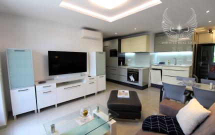 TOP!!! MODERNÝ 2I APARTMÁN S VEĽKÝM BALKÓNOM A PARKOVANÍM V NOVOSTAVBE