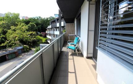 TOP!!! MODERNÝ 2I APARTMÁN S VEĽKÝM BALKÓNOM A PARKOVANÍM V NOVOSTAVBE