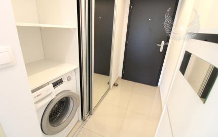 TOP!!! MODERNÝ 2I APARTMÁN S VEĽKÝM BALKÓNOM A PARKOVANÍM V NOVOSTAVBE