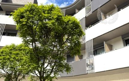 TOP!!! MODERNÝ 2I APARTMÁN S VEĽKÝM BALKÓNOM A PARKOVANÍM V NOVOSTAVBE
