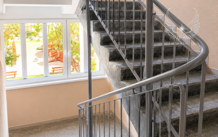PRIESTRANNÝ, KOMPLETNE ZREKONŠTRUOVANÝ 3I BYT S BALKÓNOM NA HABURSKEJ