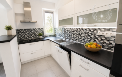 PRIESTRANNÝ, KOMPLETNE ZREKONŠTRUOVANÝ 3I BYT S BALKÓNOM NA HABURSKEJ