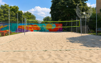 PRIESTRANNÝ, KOMPLETNE ZREKONŠTRUOVANÝ 3I BYT S BALKÓNOM NA HABURSKEJ