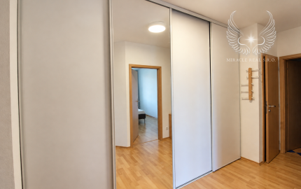 PRIESTRANNÝ 2I BYT (65 m²) S BALKÓNOM A VÝHĽADOM DO PARKU NA ZAČIATKU PETRŽALKY