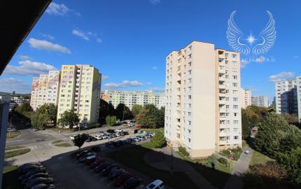 PRIESTRANNÝ 2I BYT (65 m²) S BALKÓNOM A VÝHĽADOM DO PARKU NA ZAČIATKU PETRŽALKY