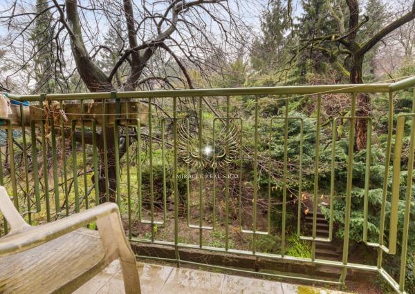 TICHÝ 3I BYT S NEPRIECHODNÝMI IZBAMI A S LOGGIOU NA PRAŽSKEJ