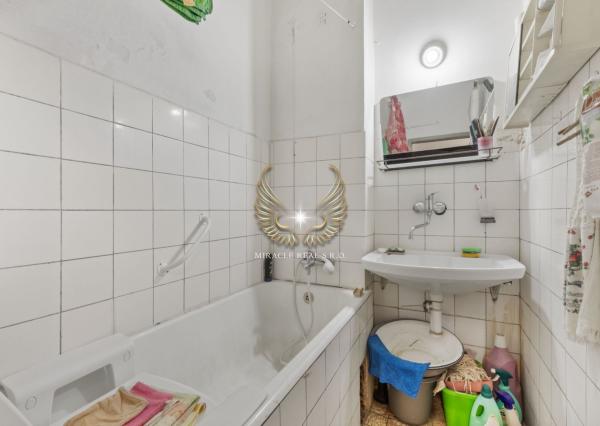 TICHÝ 3I BYT S NEPRIECHODNÝMI IZBAMI A S LOGGIOU NA PRAŽSKEJ