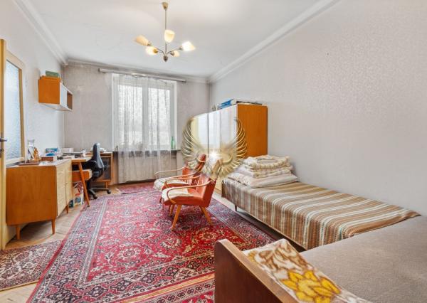 TICHÝ 3I BYT S NEPRIECHODNÝMI IZBAMI A S LOGGIOU NA PRAŽSKEJ ULICI