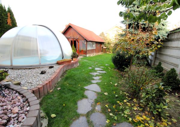 TOP!!! KRÁSNY RODINNÝ DOM S BAZÉNOM A ZÁHRADOU KÚSOK OD ŠALE