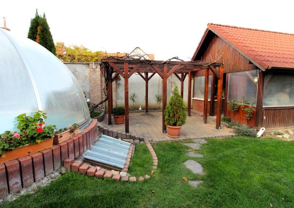 TOP!!! KRÁSNY RODINNÝ DOM S BAZÉNOM A ZÁHRADOU KÚSOK OD ŠALE